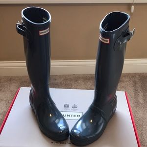 NEW in box Hunter Tall Gloss Graphite boots